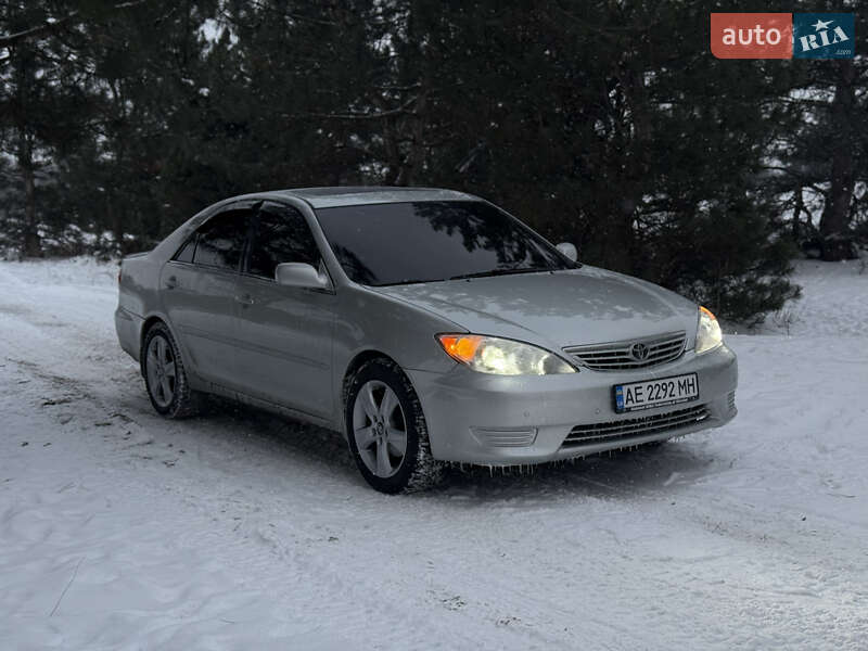 Седан Toyota Camry 2005 в Днепре