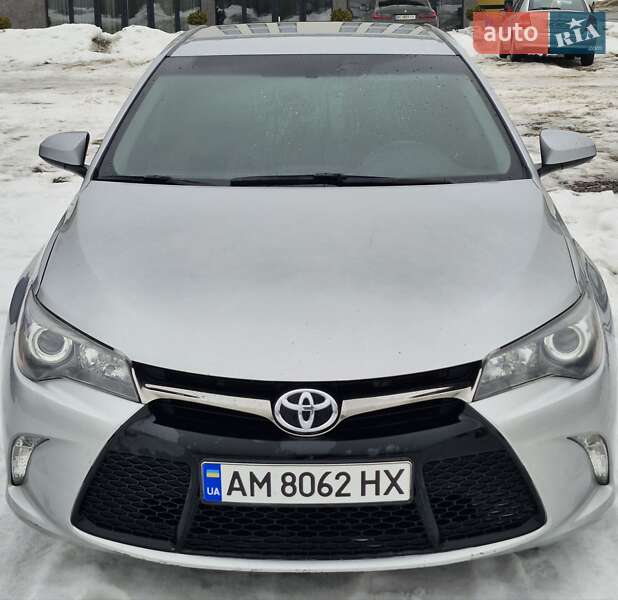 Седан Toyota Camry 2016 в Львове