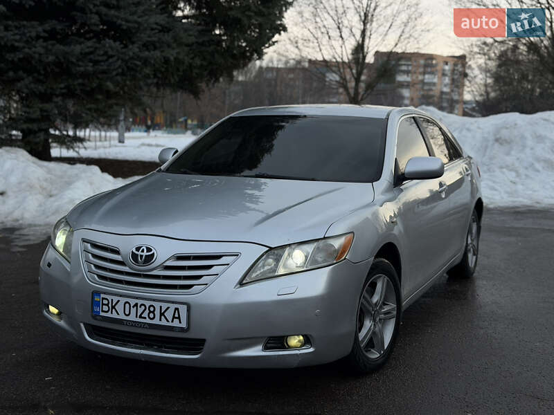 Седан Toyota Camry 2007 в Ровно