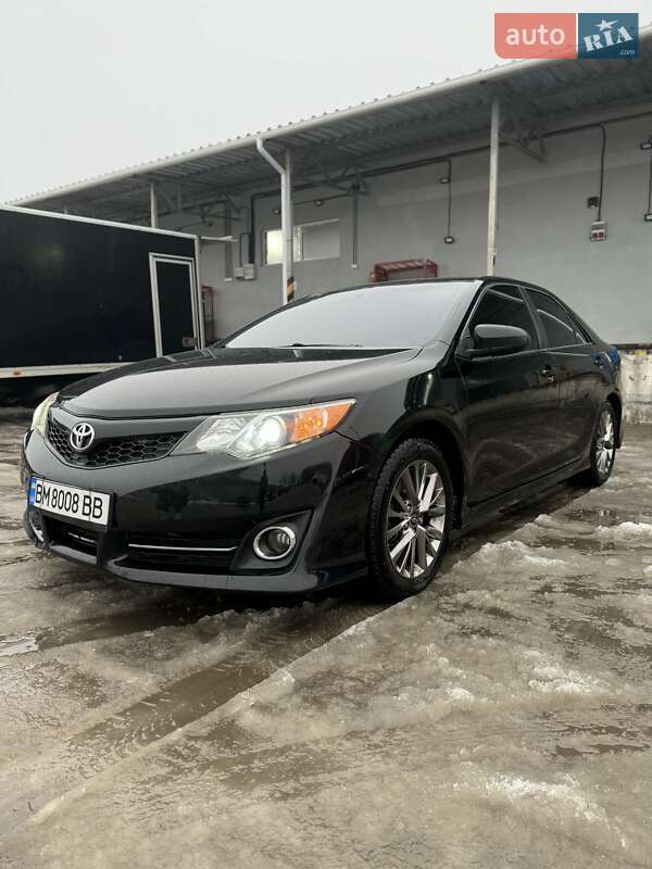 Седан Toyota Camry 2014 в Сумах