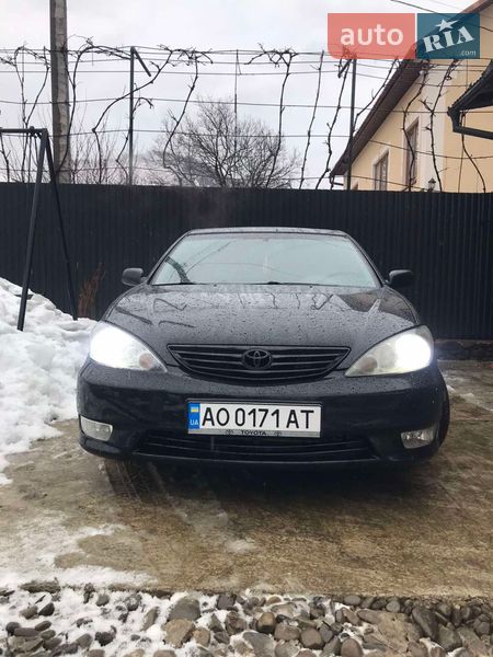 Седан Toyota Camry 2005 в Ужгороде