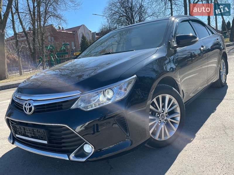 Седан Toyota Camry 2017 в Виннице