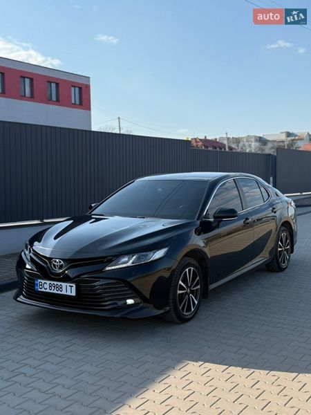 Седан Toyota Camry 2018 в Львове