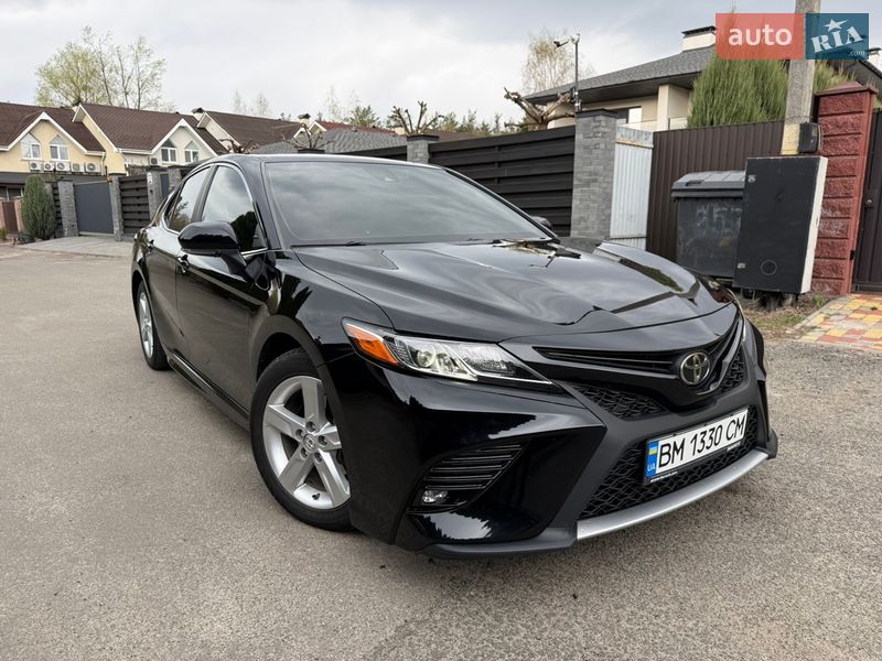 Седан Toyota Camry 2019 в Києві