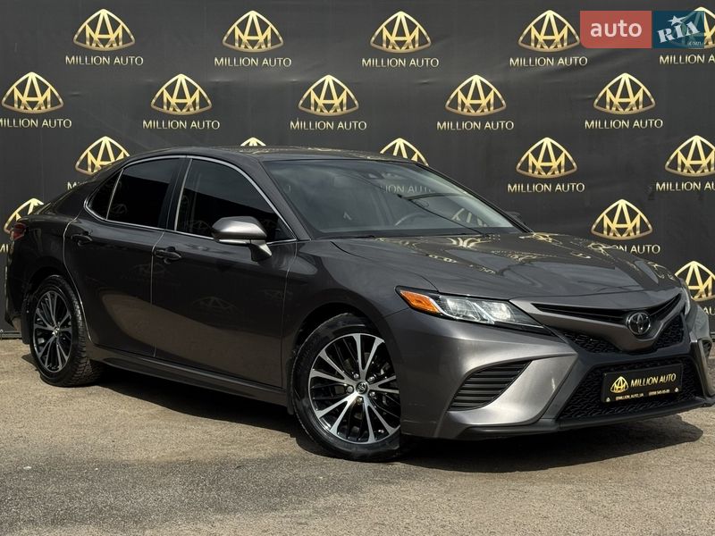 Седан Toyota Camry 2017 в Києві