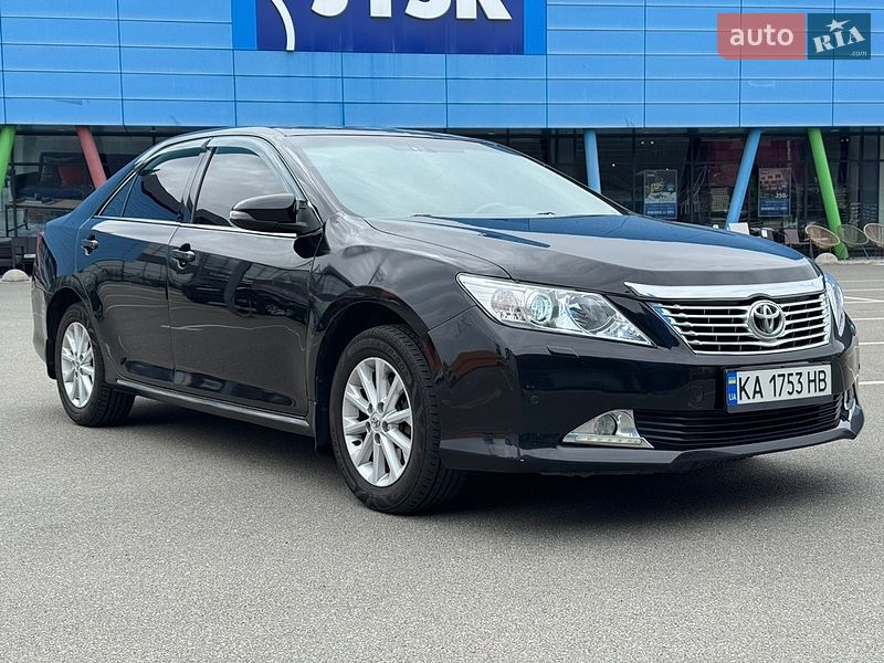 Седан Toyota Camry 2013 в Киеве
