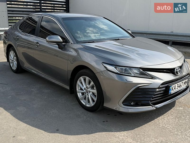 Седан Toyota Camry 2024 в Киеве