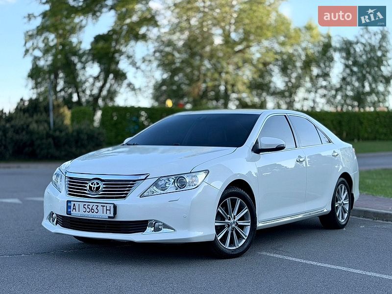 Седан Toyota Camry 2014 в Киеве
