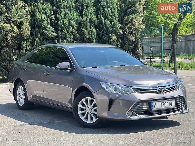Седан Toyota Camry 2016 в Киеве