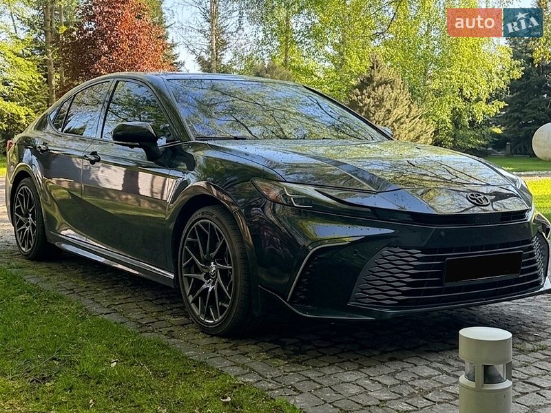 Седан Toyota Camry 2024 в Киеве