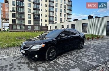 Седан Toyota Camry 2011 в Львові