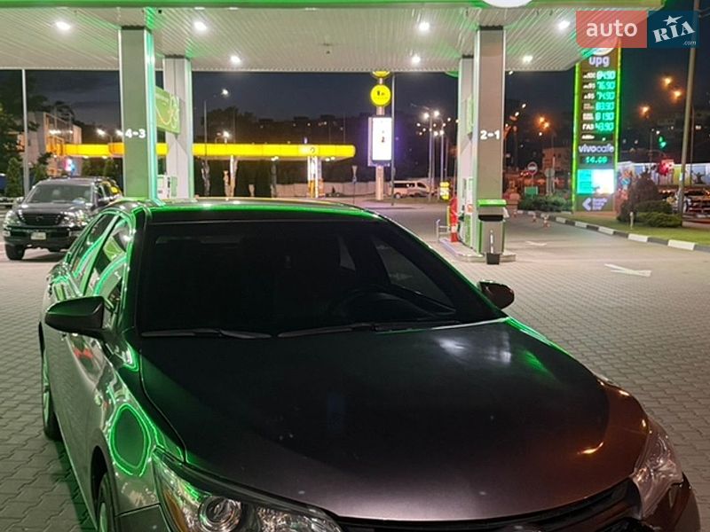 Седан Toyota Camry 2015 в Киеве
