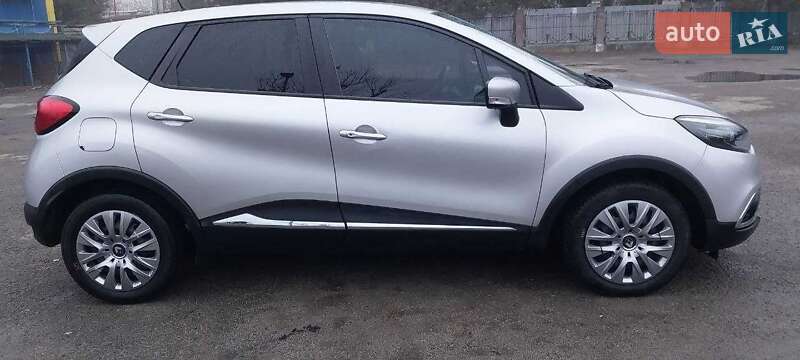 Внедорожник / Кроссовер Renault Captur 2013 в Надворной Внедорожник / Кроссовер Renault Captur 2013 в Надворной