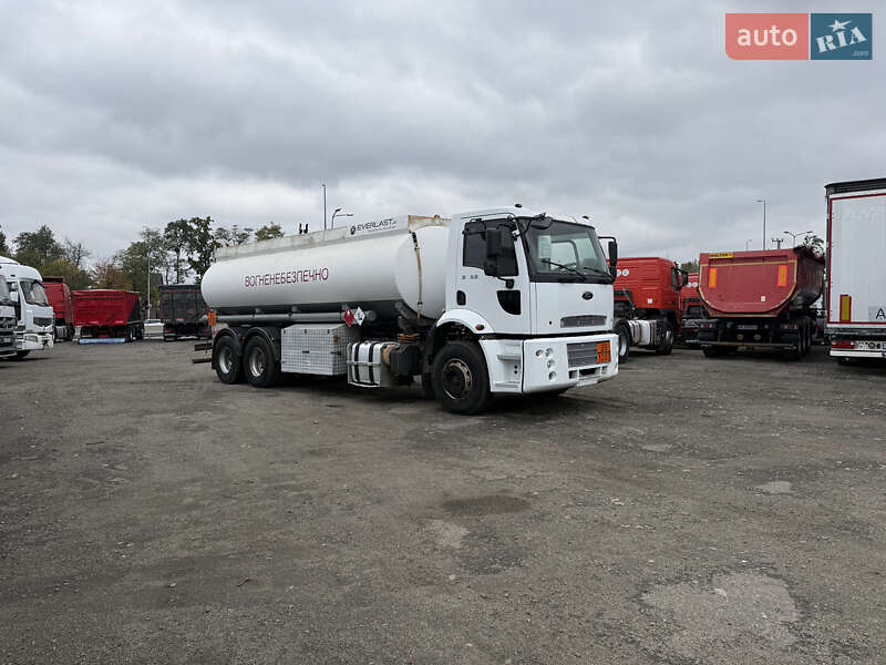 Бензовоз Ford Cargo 2014 в Киеве