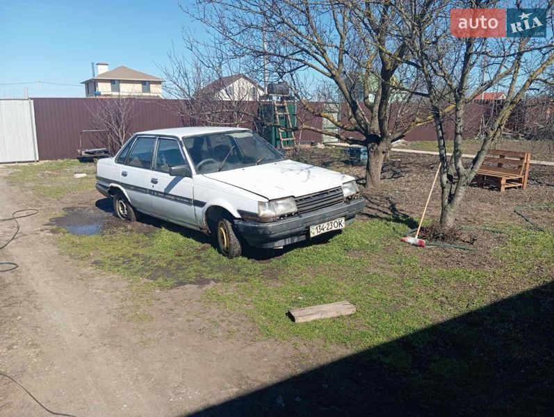 Седан Toyota Carina 1984 в Чорноморську