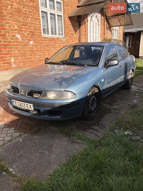 Седан Mitsubishi Carisma 2002 в Черновцах