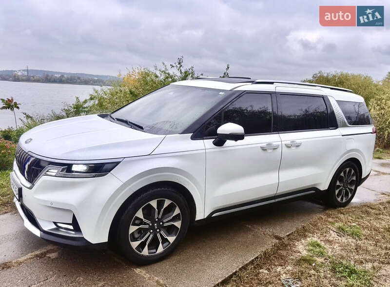 Минивэн Kia Carnival 2021 в Киеве