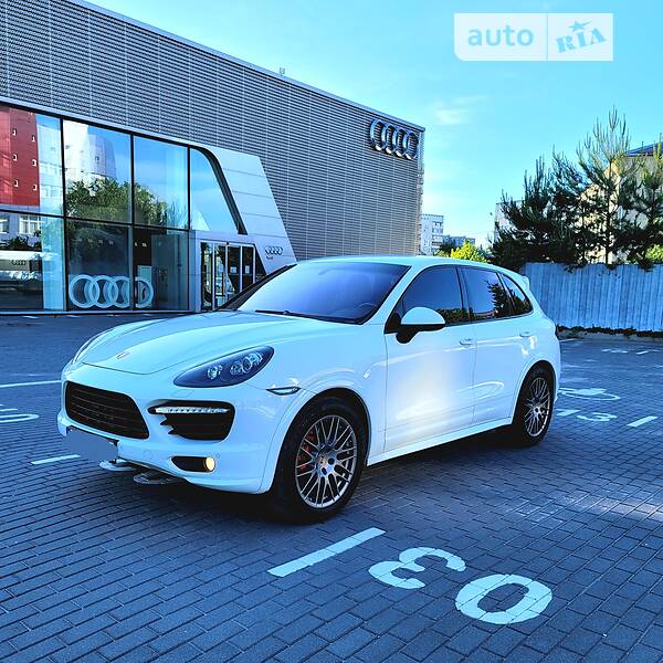 Позашляховик / Кросовер Porsche Cayenne 2013 в Києві