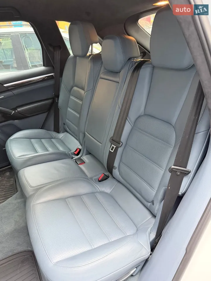 Porsche Cayenne 2012 photo 3