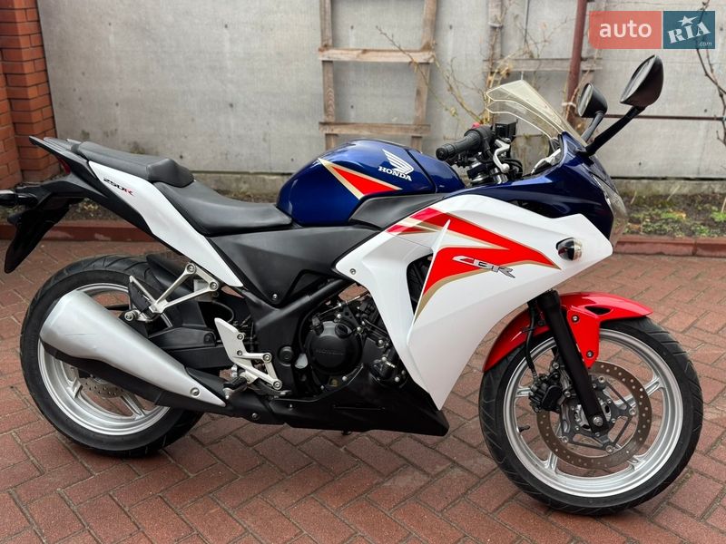 Мотоцикл Без обтекателей (Naked bike) Honda CBR 250R 2012 в Сновске
