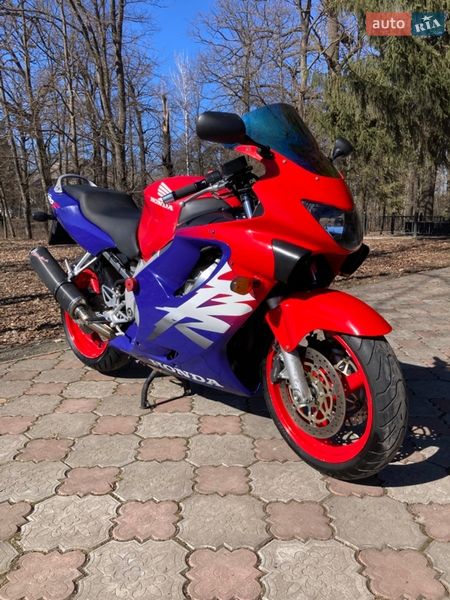 Спортбайк Honda CBR 600F4i 1999 в Виннице