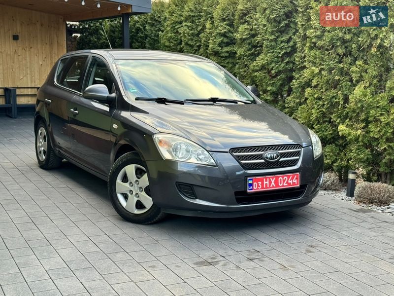 Хэтчбек Kia Ceed 2008 в Дубно