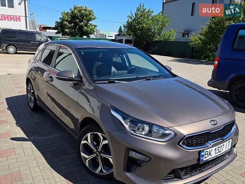 Хэтчбек Kia Ceed 2019 в Сарнах Хэтчбек Kia Ceed 2019 в Сарнах