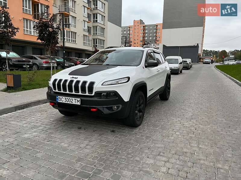 Внедорожник / Кроссовер Jeep Cherokee 2016 в Виннице