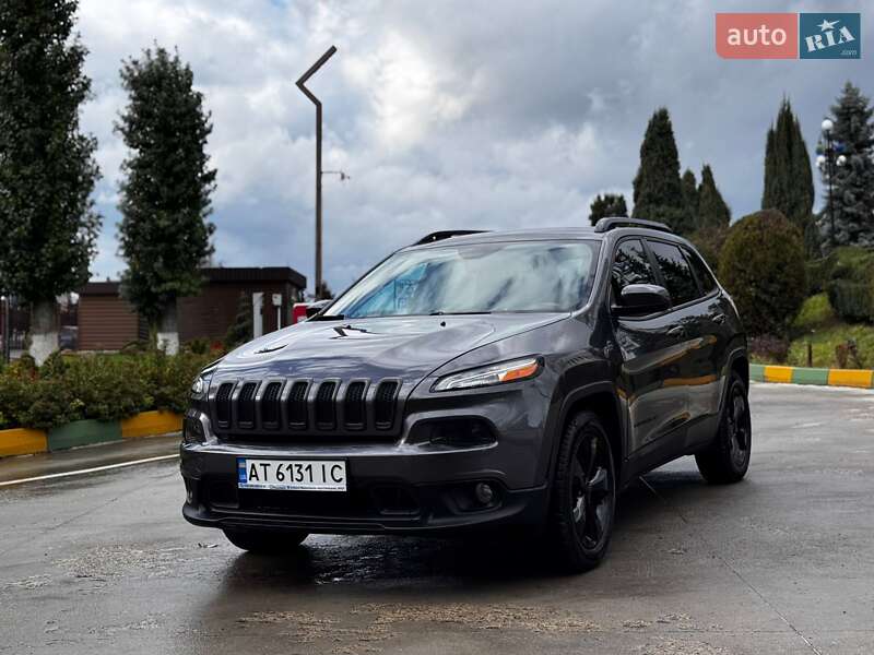 Позашляховик / Кросовер Jeep Cherokee 2015 в Івано-Франківську