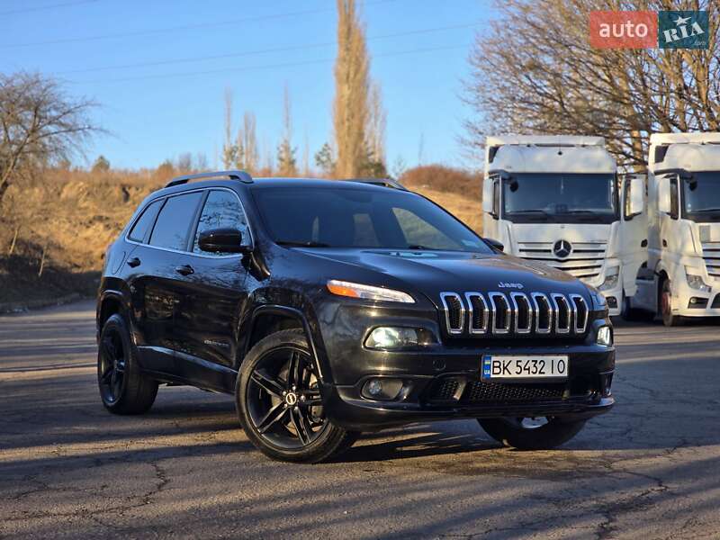 Внедорожник / Кроссовер Jeep Cherokee 2015 в Ровно