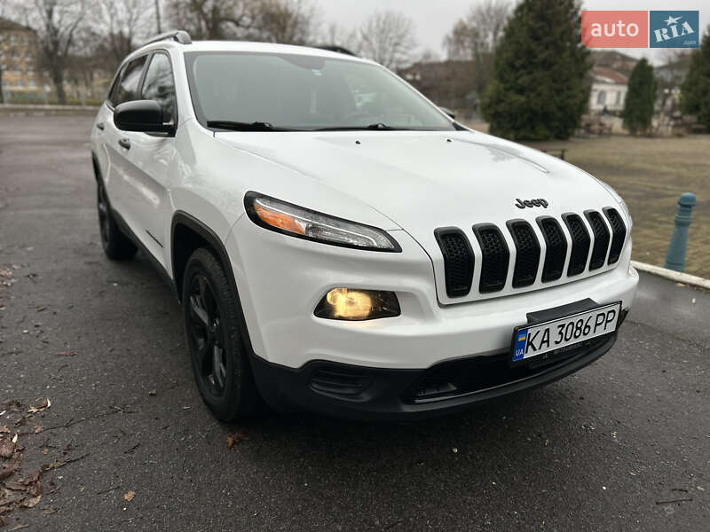 Внедорожник / Кроссовер Jeep Cherokee 2016 в Прилуках