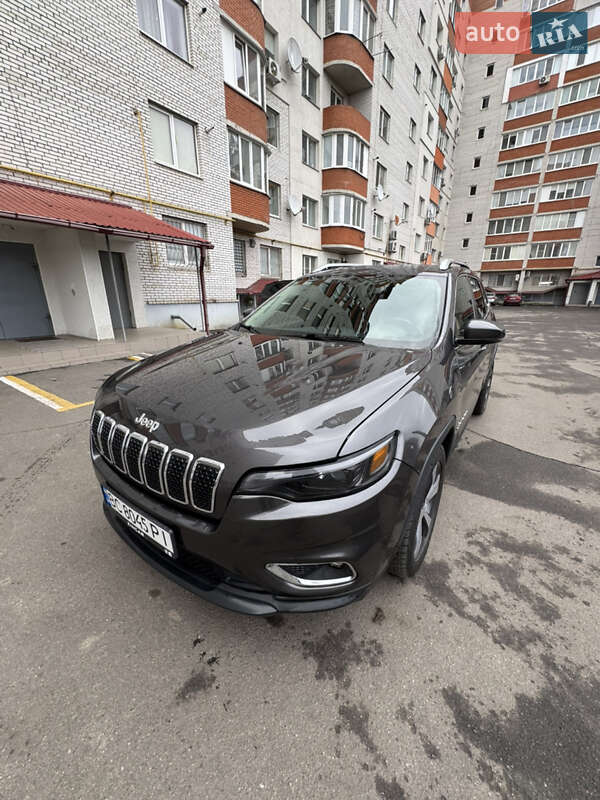 Внедорожник / Кроссовер Jeep Cherokee 2018 в Хмельницком
