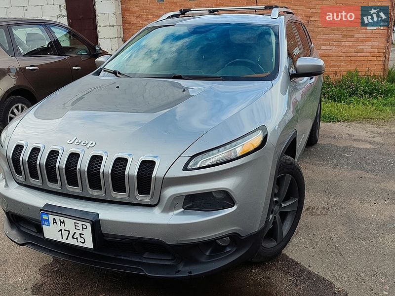 Внедорожник / Кроссовер Jeep Cherokee 2014 в Киеве