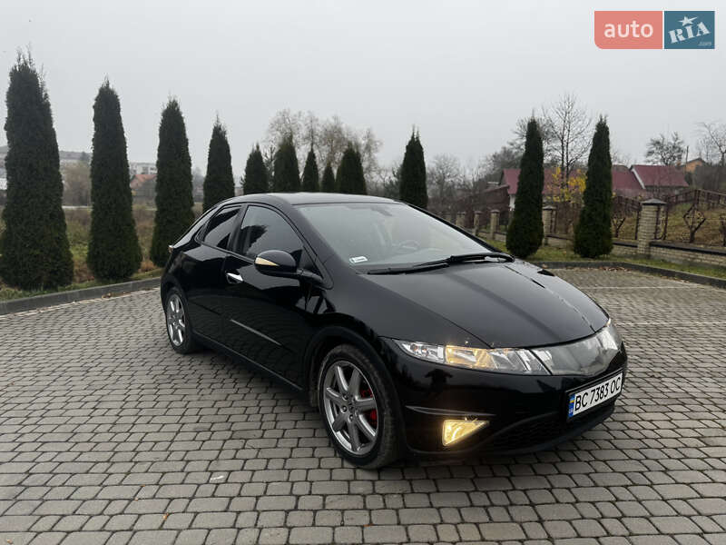 Хэтчбек Honda Civic 2006 в Львове