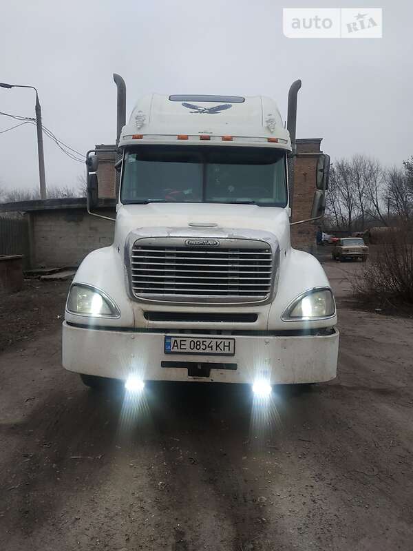 Тягач Freightliner Columbia 2003 в Покрове