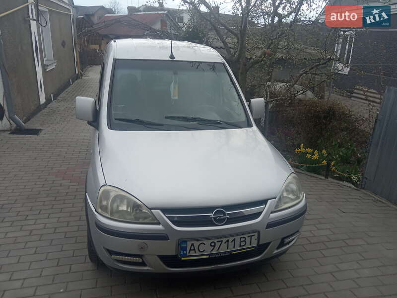 Минивэн Opel Combo 2005 в Владимире