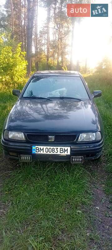 Седан SEAT Cordoba 1994 в Глухове