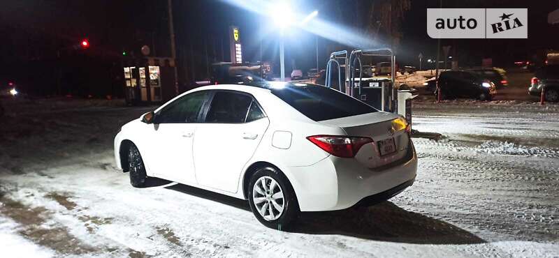 Седан Toyota Corolla 2016 в Киеве