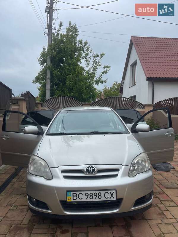 Хэтчбек Toyota Corolla 2006 в Городке Хэтчбек Toyota Corolla 2006 в Городке