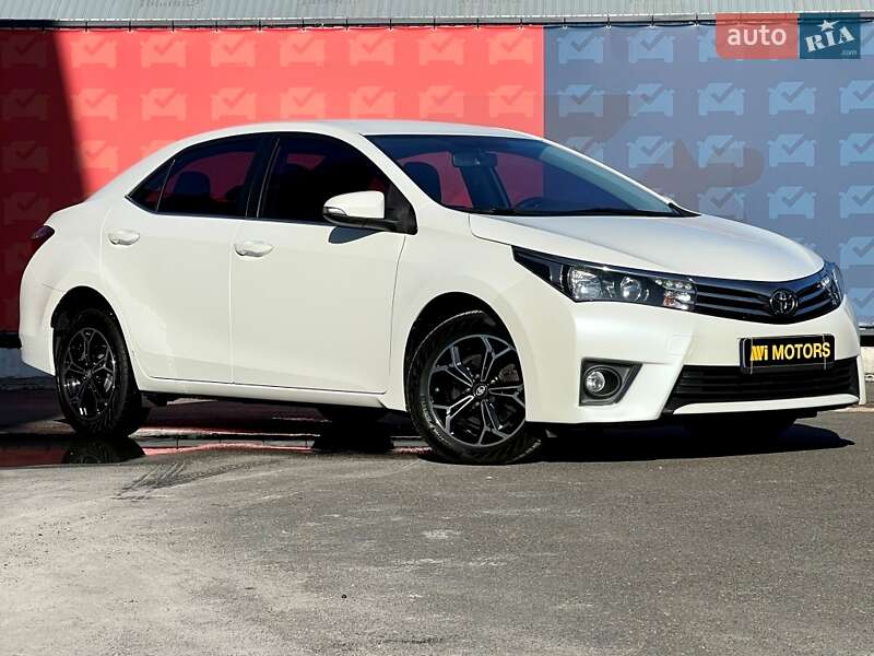 Седан Toyota Corolla 2013 в Киеве