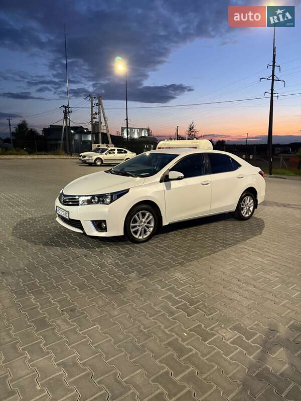 Седан Toyota Corolla 2015 в Ужгороде Седан Toyota Corolla 2015 в Ужгороде