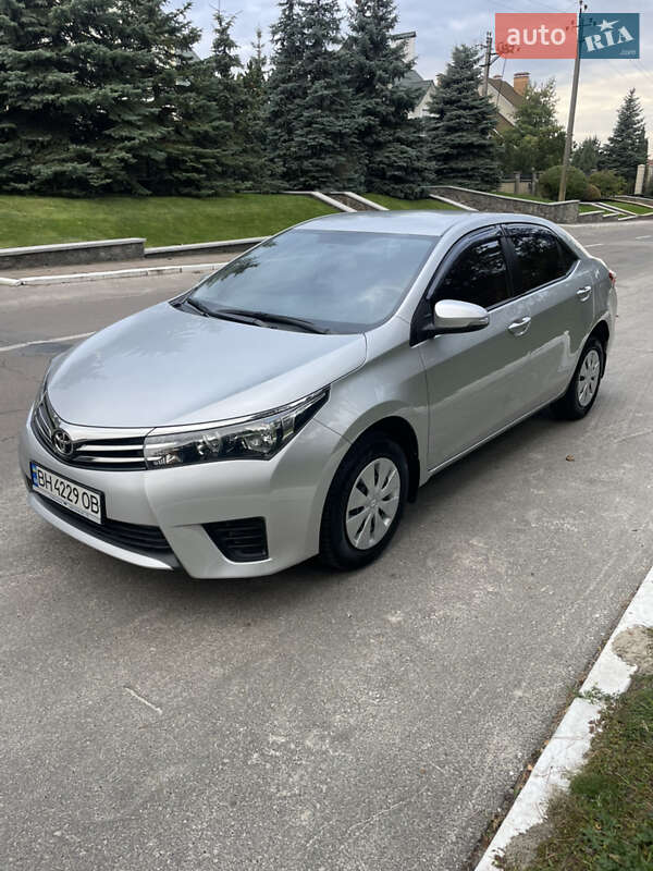 Седан Toyota Corolla 2014 в Киеве