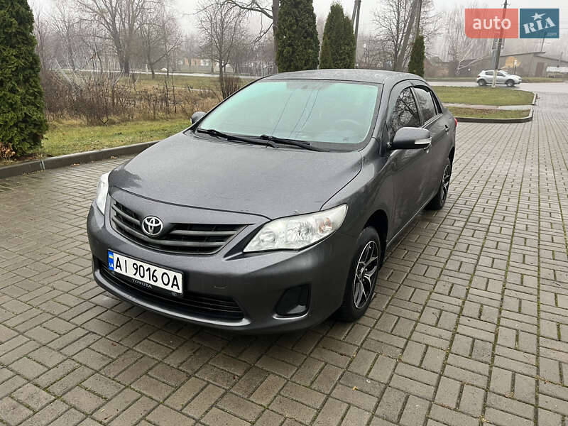 Седан Toyota Corolla 2011 в Прилуках