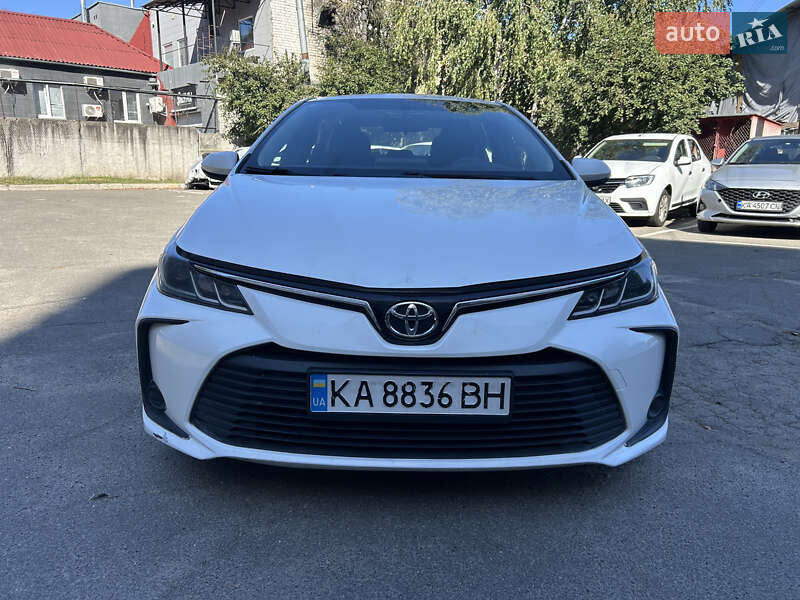 Седан Toyota Corolla 2020 в Киеве