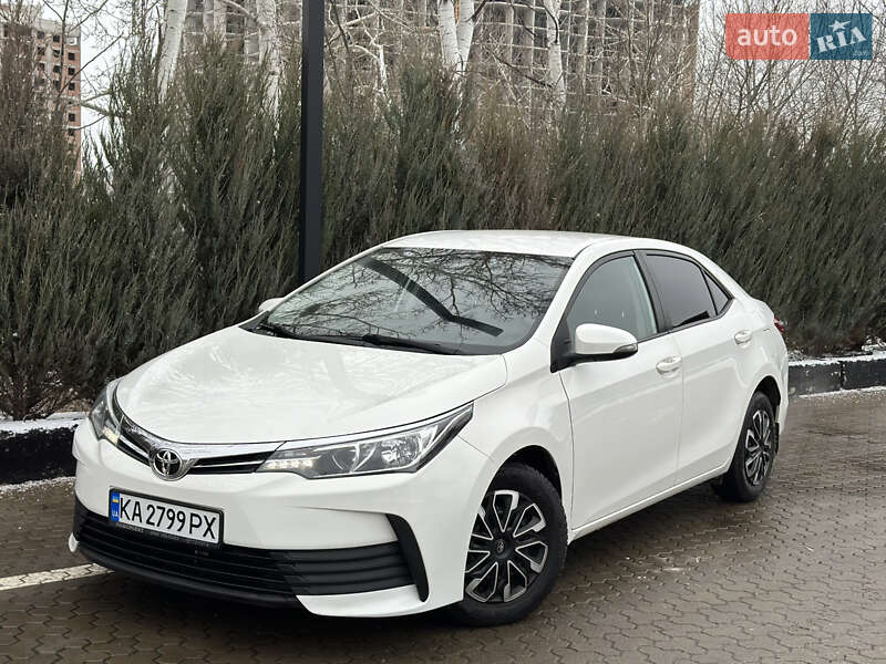 Седан Toyota Corolla 2018 в Киеве