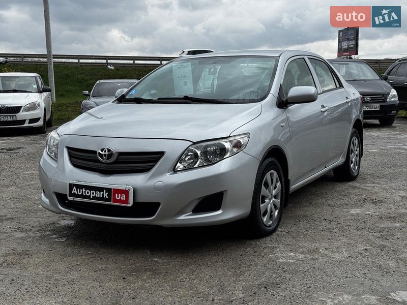 Седан Toyota Corolla 2009 в Львове