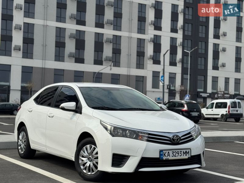 Седан Toyota Corolla 2013 в Ровно
