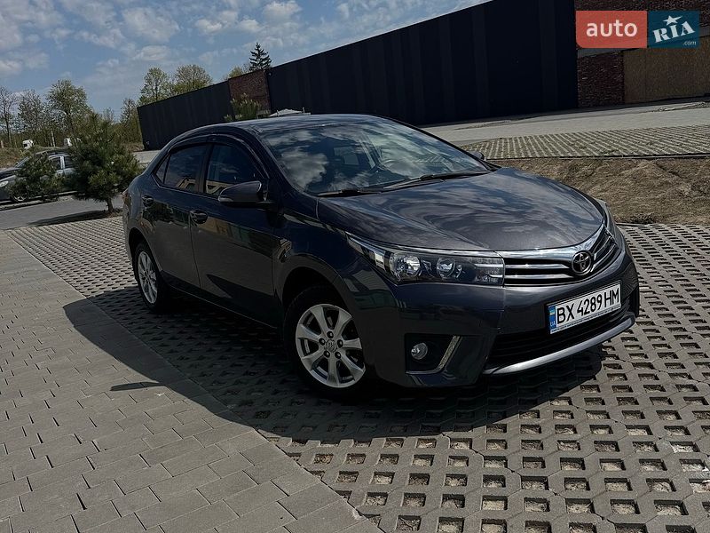 Седан Toyota Corolla 2013 в Хмельницькому