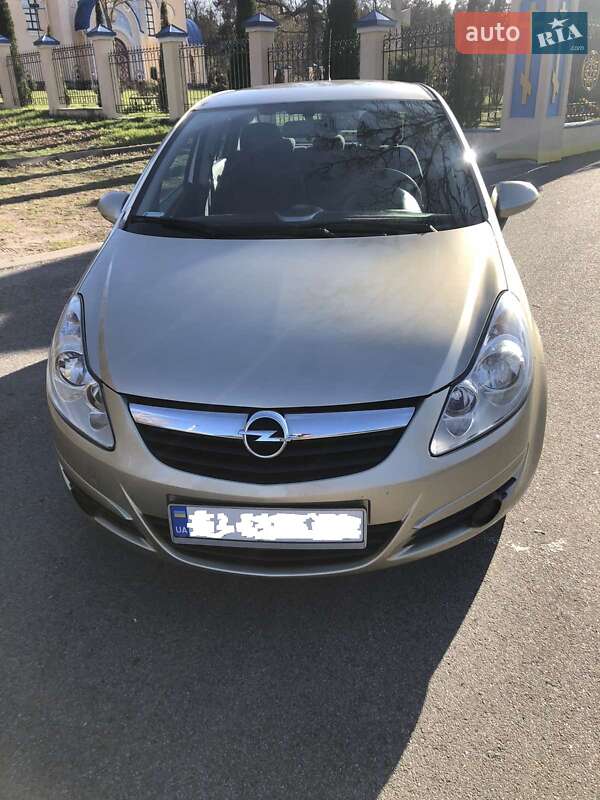 Хэтчбек Opel Corsa 2008 в Киеве