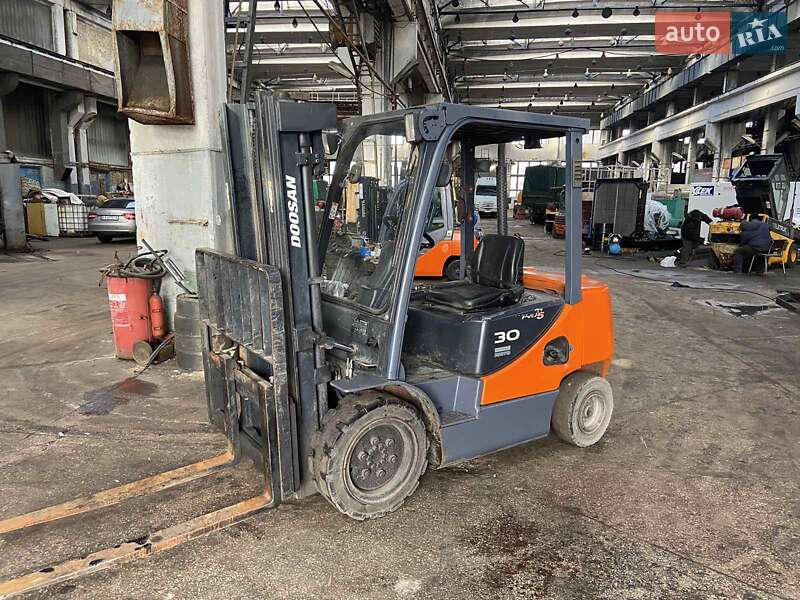 Вилочный погрузчик Doosan D 30G 2012 в Киеве Вилочный погрузчик Doosan D 30G 2012 в Киеве
